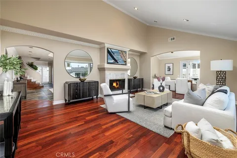 $4,125,000 | 332 Holmwood Drive, Newport Beach, CA 92663