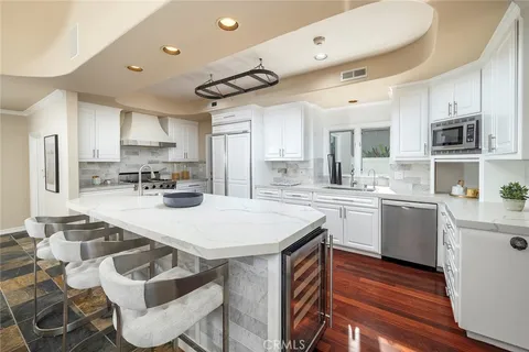 $4,125,000 | 332 Holmwood Drive, Newport Beach, CA 92663