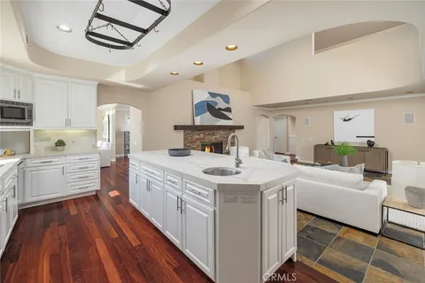 $4,125,000 | 332 Holmwood Drive, Newport Beach, CA 92663