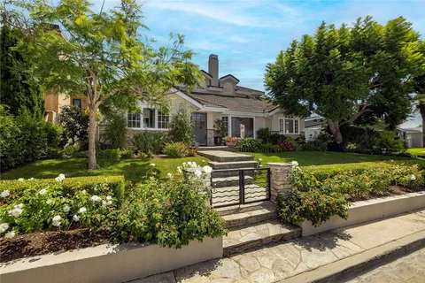 $4,125,000 | 332 Holmwood Drive, Newport Beach, CA 92663