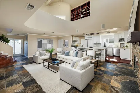 $4,125,000 | 332 Holmwood Drive, Newport Beach, CA 92663