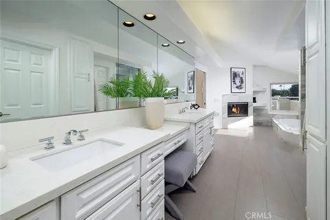 $4,125,000 | 332 Holmwood Drive, Newport Beach, CA 92663