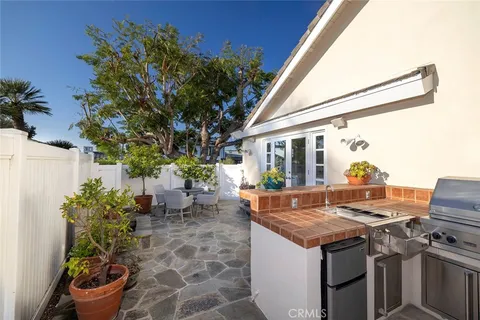 $4,125,000 | 332 Holmwood Drive, Newport Beach, CA 92663