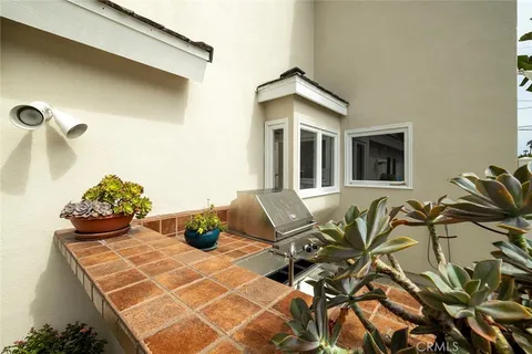 $4,125,000 | 332 Holmwood Drive, Newport Beach, CA 92663