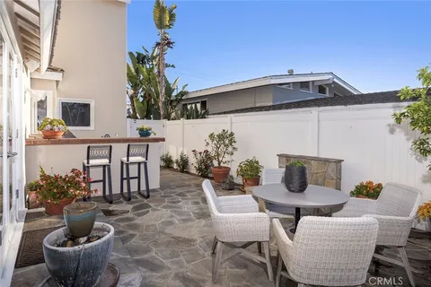 $4,125,000 | 332 Holmwood Drive, Newport Beach, CA 92663