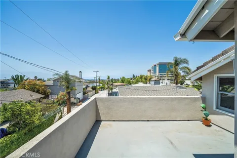 $4,125,000 | 332 Holmwood Drive, Newport Beach, CA 92663