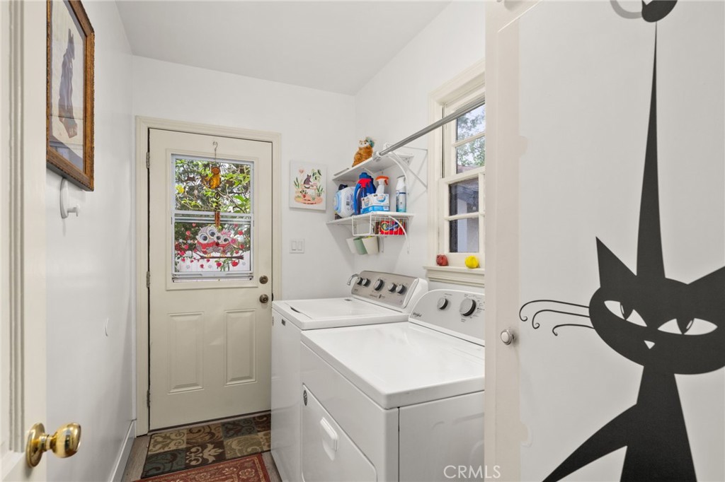 5180 Stonewood Drive Riverside, CA 92506 - Photo 25 of 31 a utility room with dryer and washer