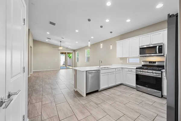 $2,350 | 12406 West Northview Avenue, Glendale, AZ 85307