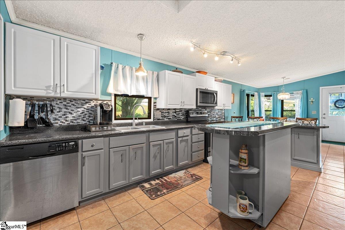 414 South Cove Road Seneca, SC 29672 - Photo 15 of 40