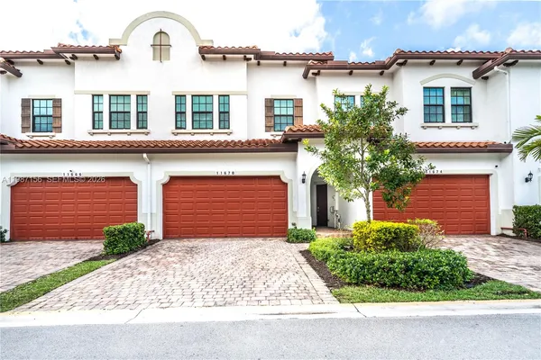 $4,000 | 11674 Southwest 13th Lane, Unit 1674, Pembroke Pines, FL 33025