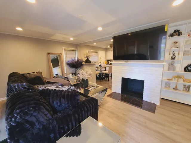 $184,900 | 340 Indianwood Boulevard, Park Forest, IL 60466