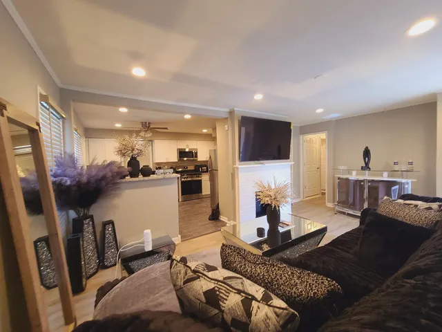 $184,900 | 340 Indianwood Boulevard, Park Forest, IL 60466