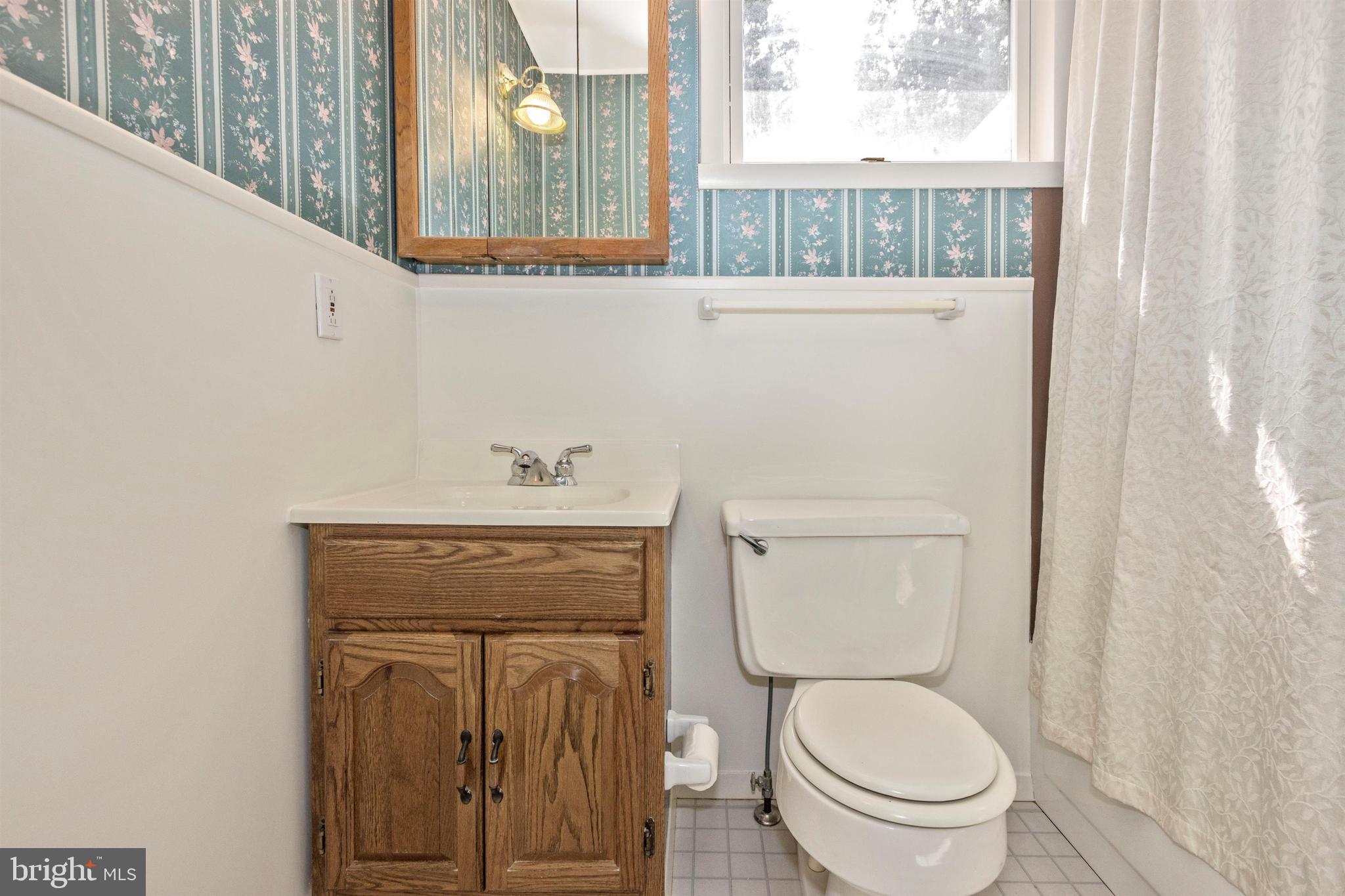 5213 Cochran Road Beltsville, MD 20705 - Photo 12 of 47 FULL BATH OFF FAMILY ROOM