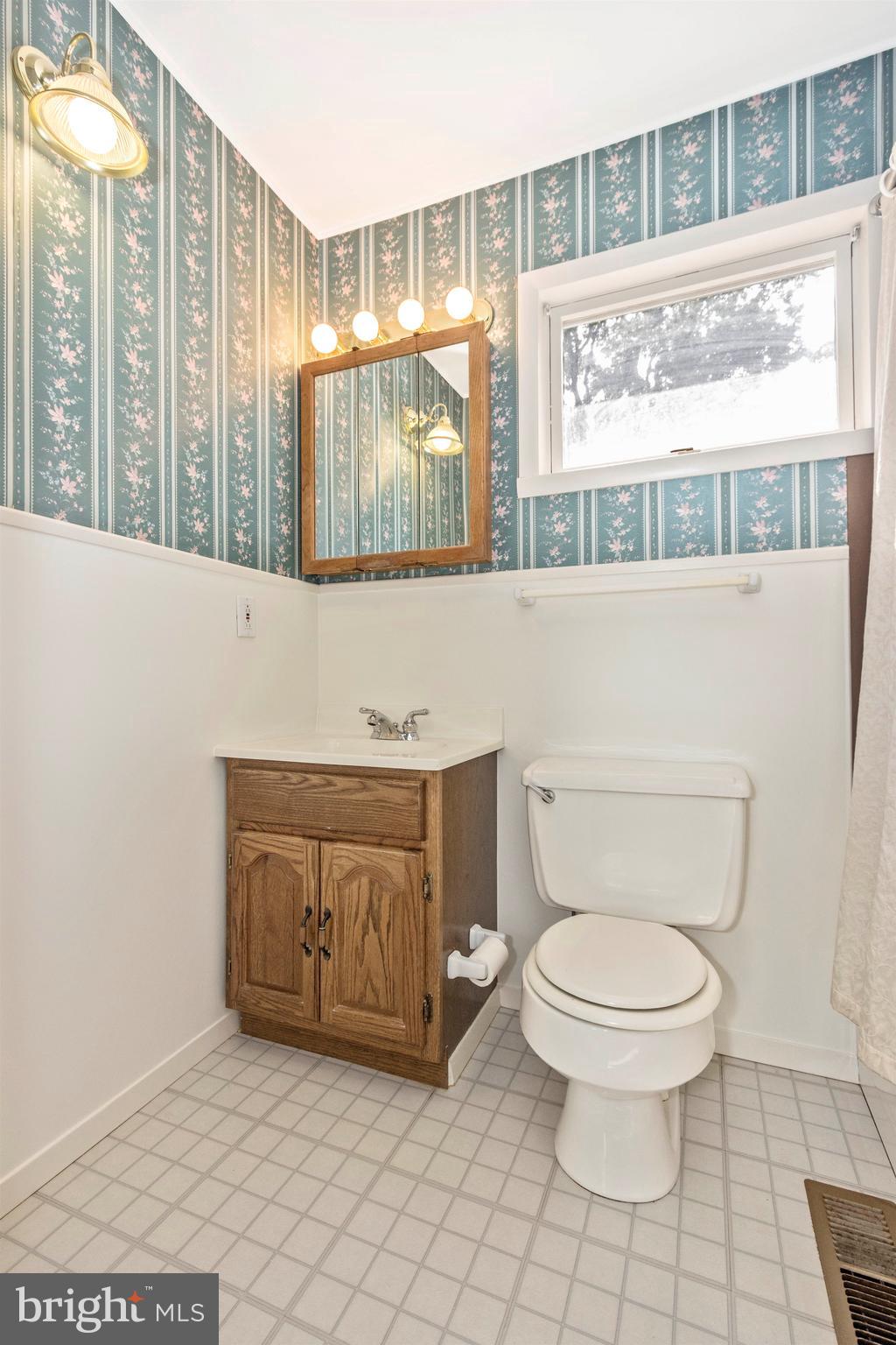 5213 Cochran Road Beltsville, MD 20705 - Photo 13 of 47 BATHROOM (OFF FAMILY ROOM)