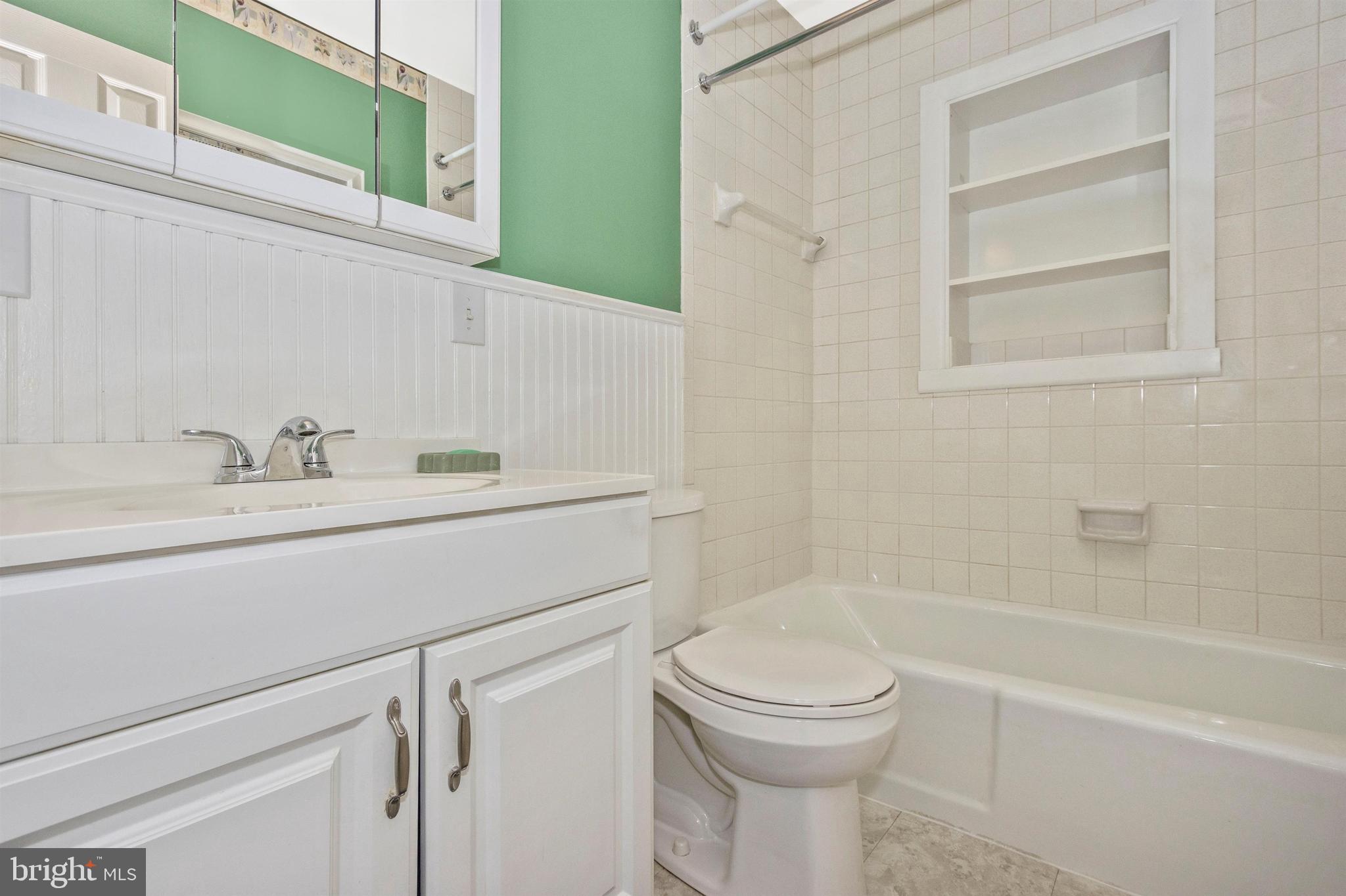 5213 Cochran Road Beltsville, MD 20705 - Photo 16 of 47 MAIN LEVEL HALL BATH
