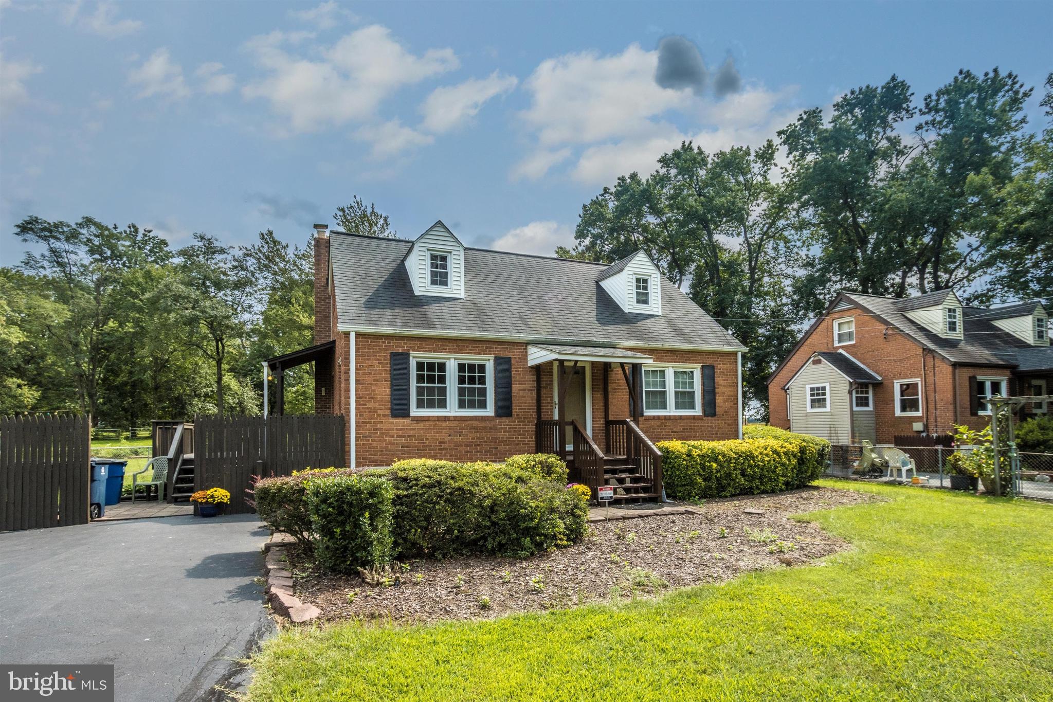 5213 Cochran Road Beltsville, MD 20705 - Photo 27 of 47 FRONT EXT DRIVEWAY VIEW