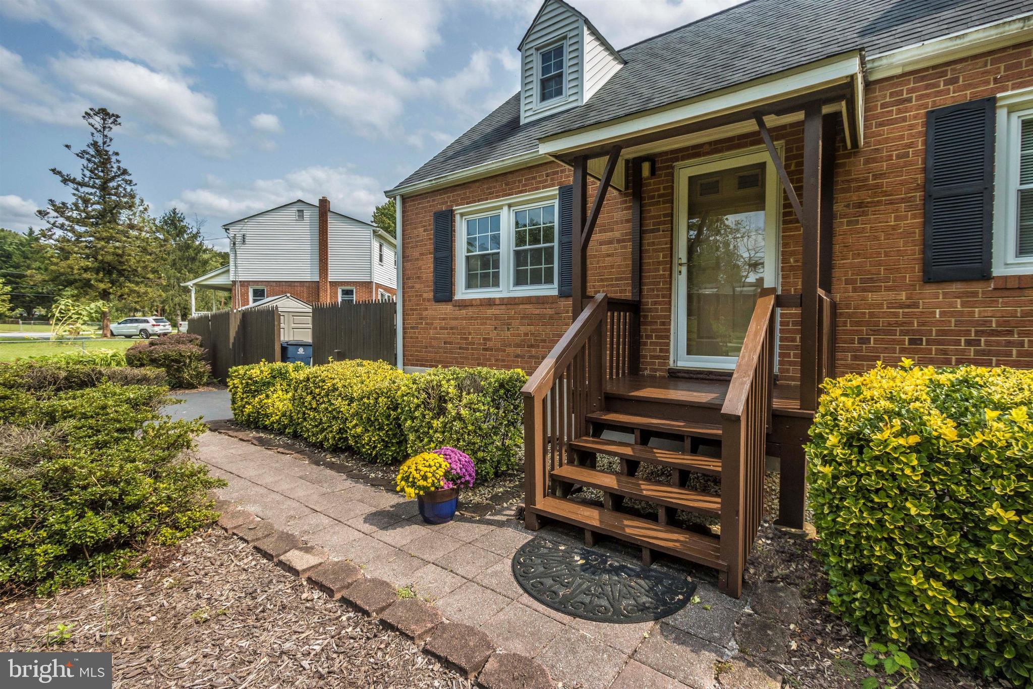 5213 Cochran Road Beltsville, MD 20705 - Photo 29 of 47 FRONT EXT CLOSE UP VIEW