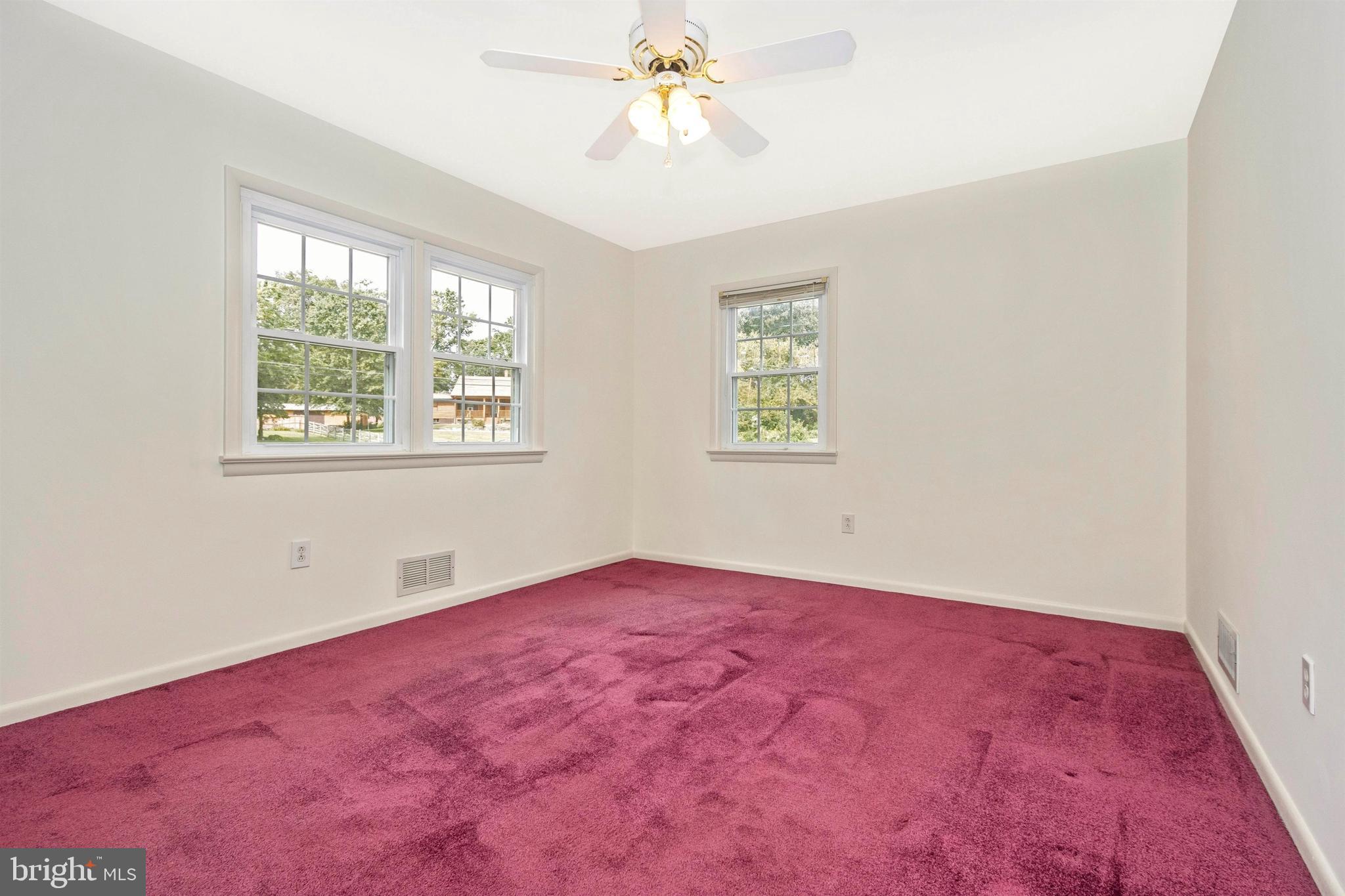 5213 Cochran Road Beltsville, MD 20705 - Photo 4 of 47 LIVING ROOM