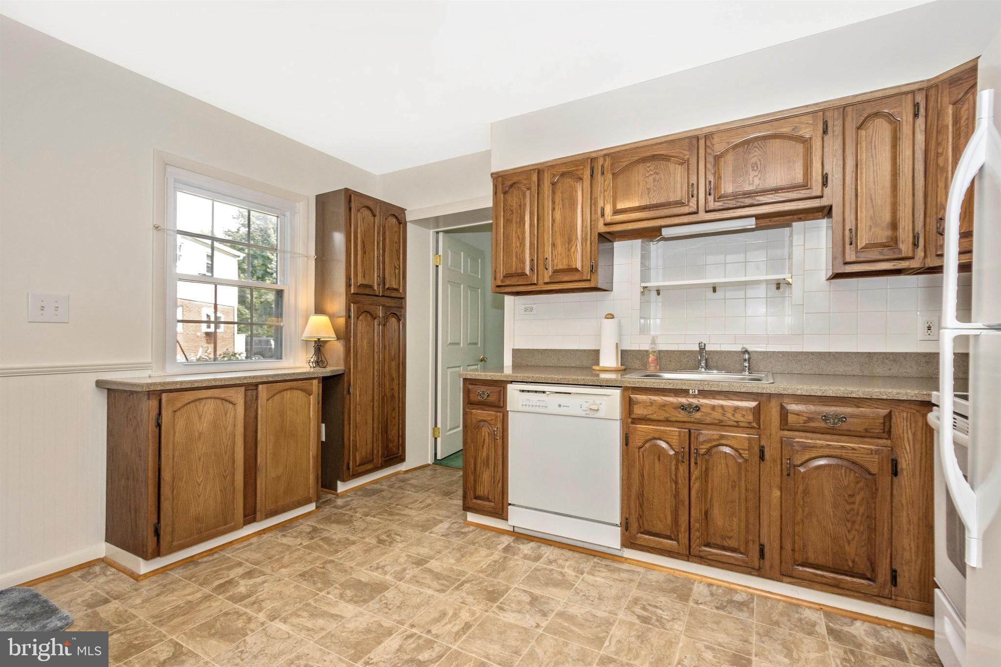 5213 Cochran Road Beltsville, MD 20705 - Photo 5 of 47 KITCHEN