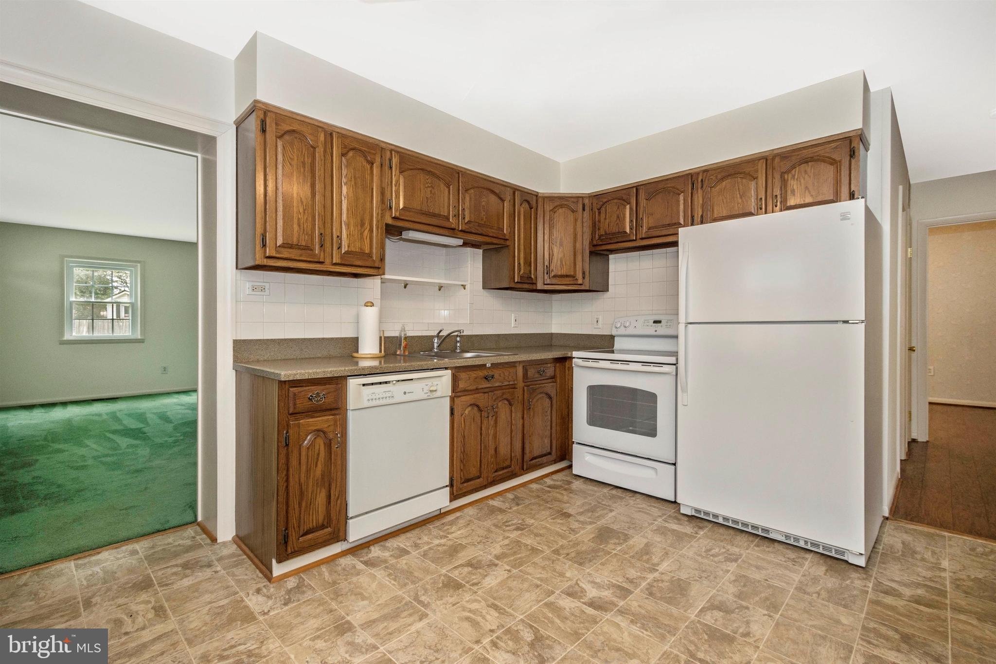 5213 Cochran Road Beltsville, MD 20705 - Photo 6 of 47 KITCHEN