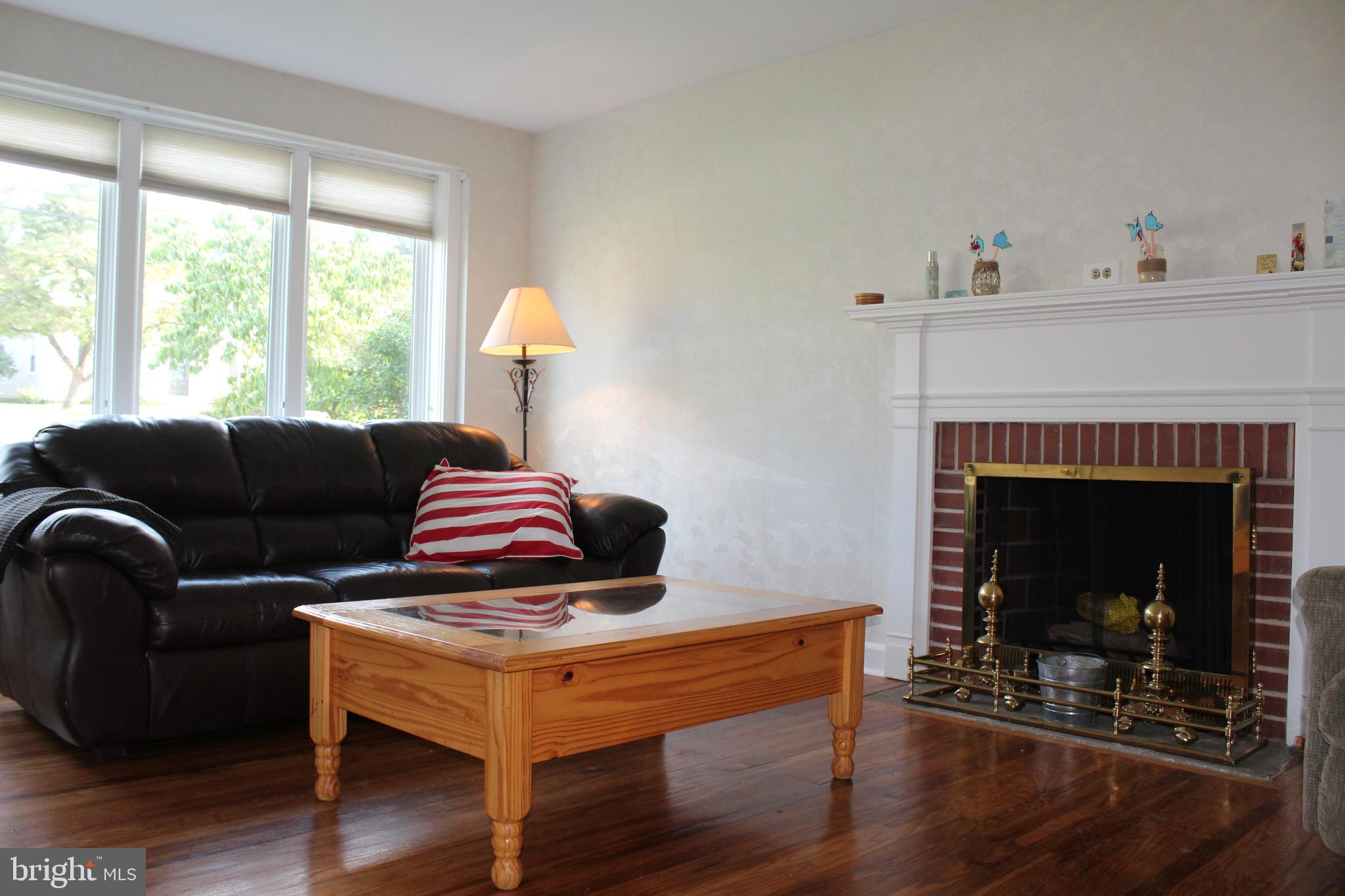 1523 Dorchester Road Havertown, PA 19083 - Photo 3 of 27 Gallery Image 3