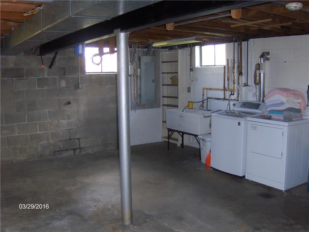 5 Pleasant View Street Burgettstown, PA 15021 - Photo 15 of 25 Washer and dryer included.