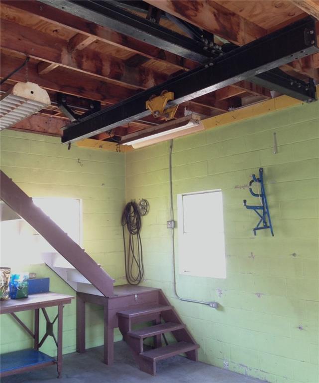 5 Pleasant View Street Burgettstown, PA 15021 - Photo 22 of 25 Engine Hoist