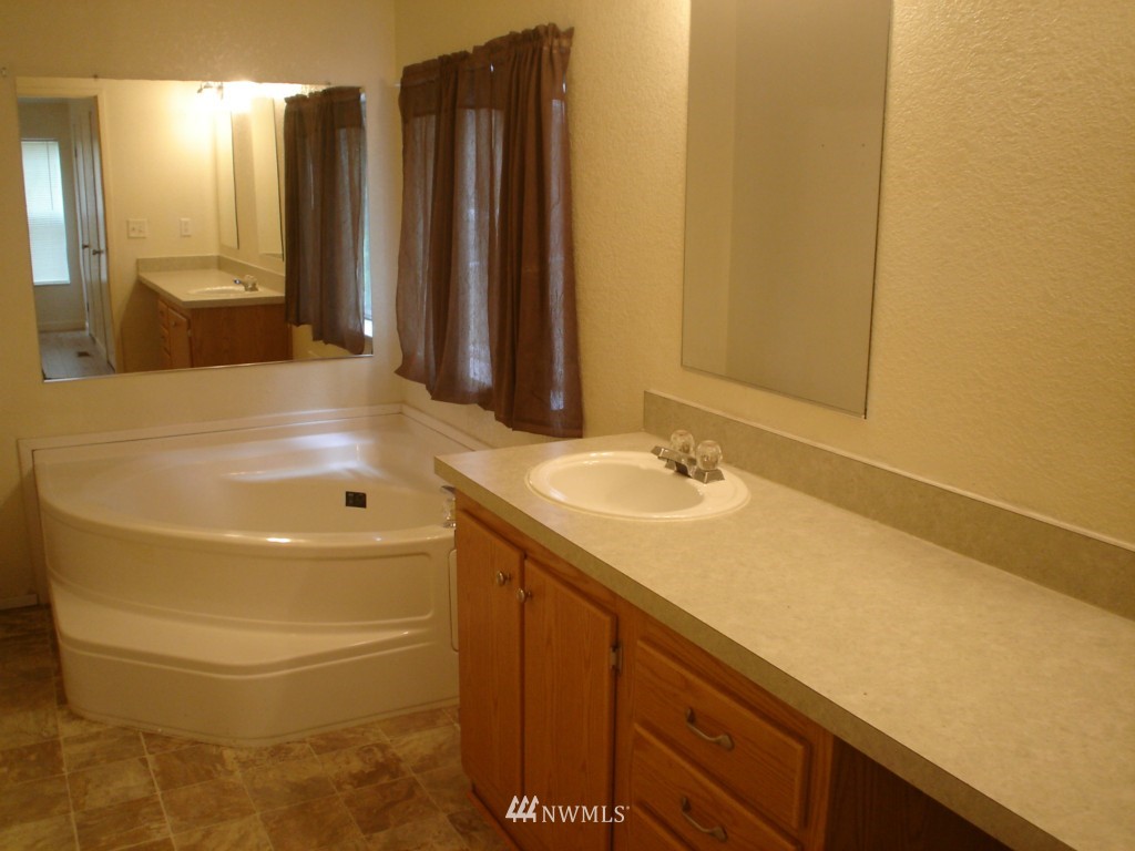 12827 East Macs Loop Road Granite Falls, WA 98252 - Photo 13 of 25 Gallery Image 13