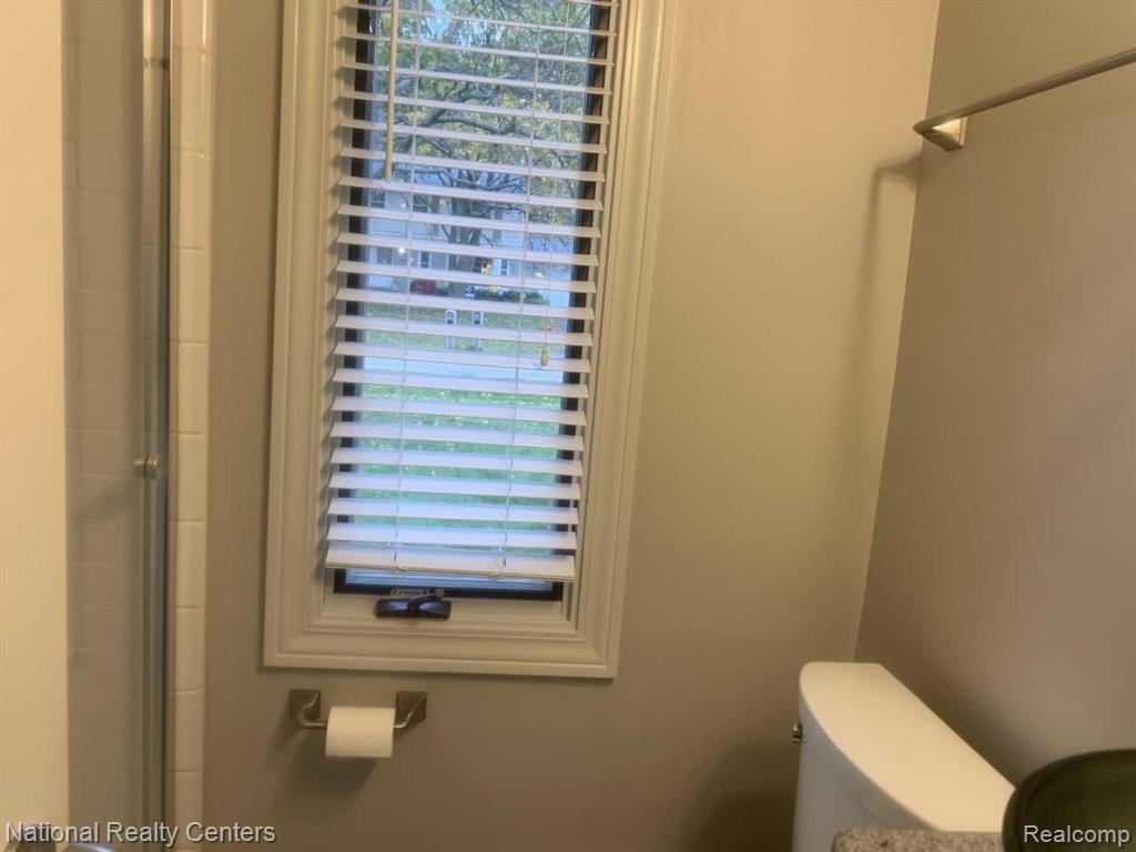 7223 Valleybrook Road West Bloomfield, MI 48322 - Photo 16 of 19
