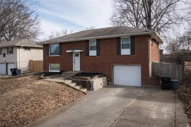$239,000 | 1309 South McHenry Avenue, Independence, MO 64057