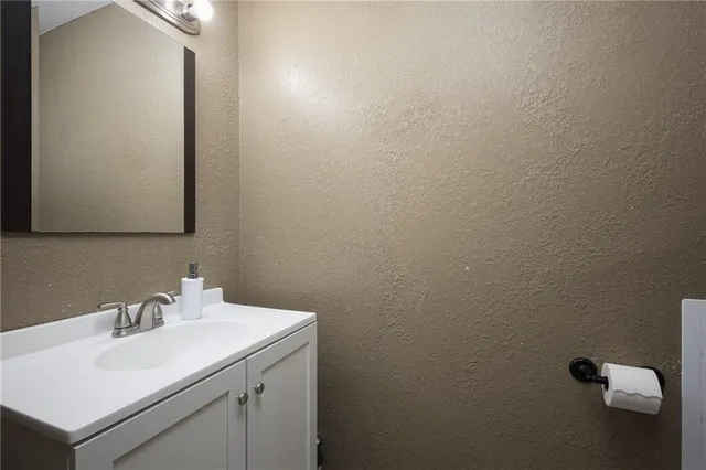 $239,000 | 1309 South McHenry Avenue, Independence, MO 64057