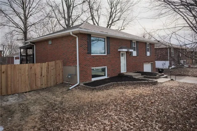 $235,000 | 1309 South McHenry Avenue, Independence, MO 64057