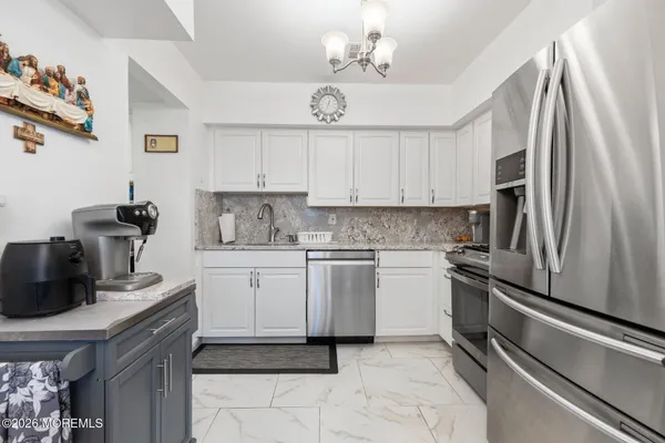 $359,000 | 52 Galewood Drive, Unit 637, Matawan, NJ 07747