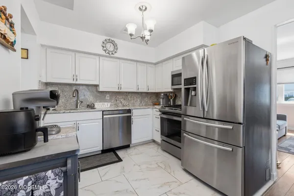 $359,000 | 52 Galewood Drive, Unit 637, Matawan, NJ 07747