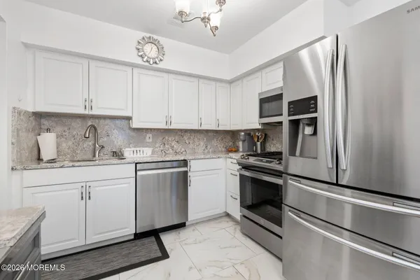 $359,000 | 52 Galewood Drive, Unit 637, Matawan, NJ 07747