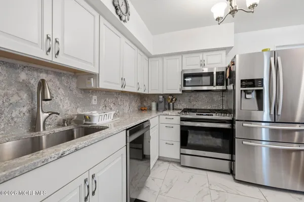 $359,000 | 52 Galewood Drive, Unit 637, Matawan, NJ 07747