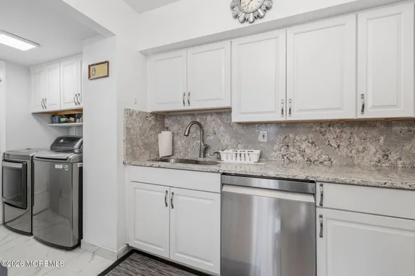 $359,000 | 52 Galewood Drive, Unit 637, Matawan, NJ 07747
