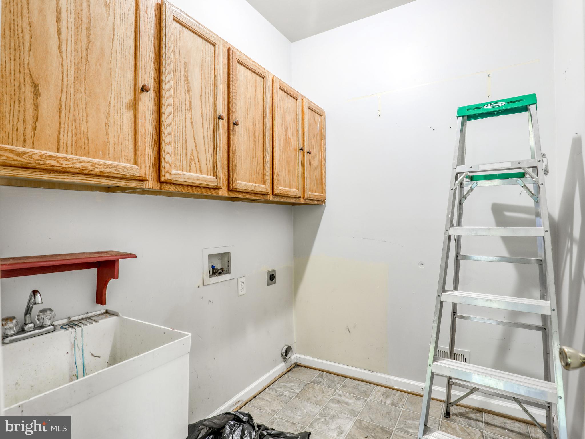 2812 Hunting Ridge Road Winchester, VA 22603 - Photo 21 of 56 Main level laundry