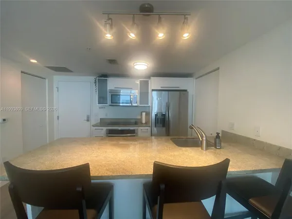 $2,800 | Latitude on the River, Miami, FL 33130