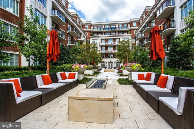 $1,180,000 | 6900 Fleetwood Road, Unit 322, McLean, VA 22101