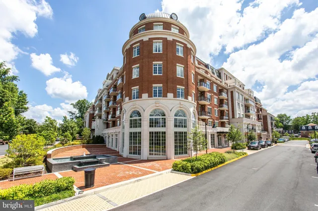 $1,180,000 | 6900 Fleetwood Road, Unit 322, McLean, VA 22101