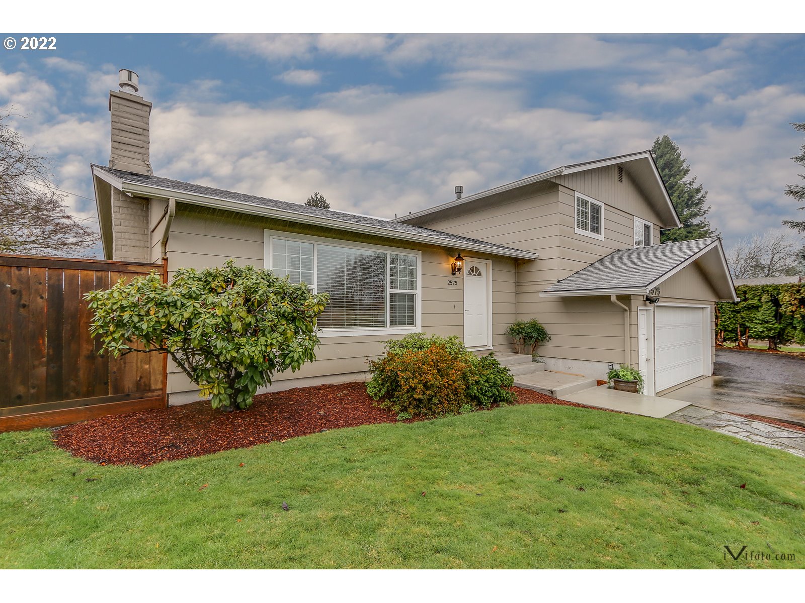 2575 Dumas Drive Springfield, OR 97477 - Photo 1 of 28 Gallery Image 1