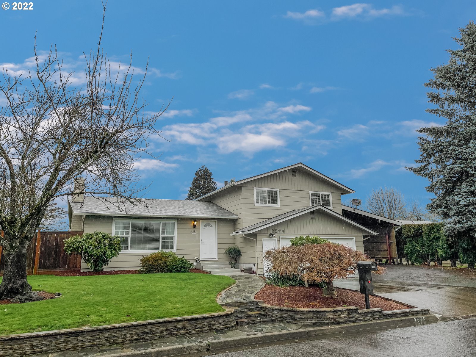 2575 Dumas Drive Springfield, OR 97477 - Photo 2 of 28 Gallery Image 2