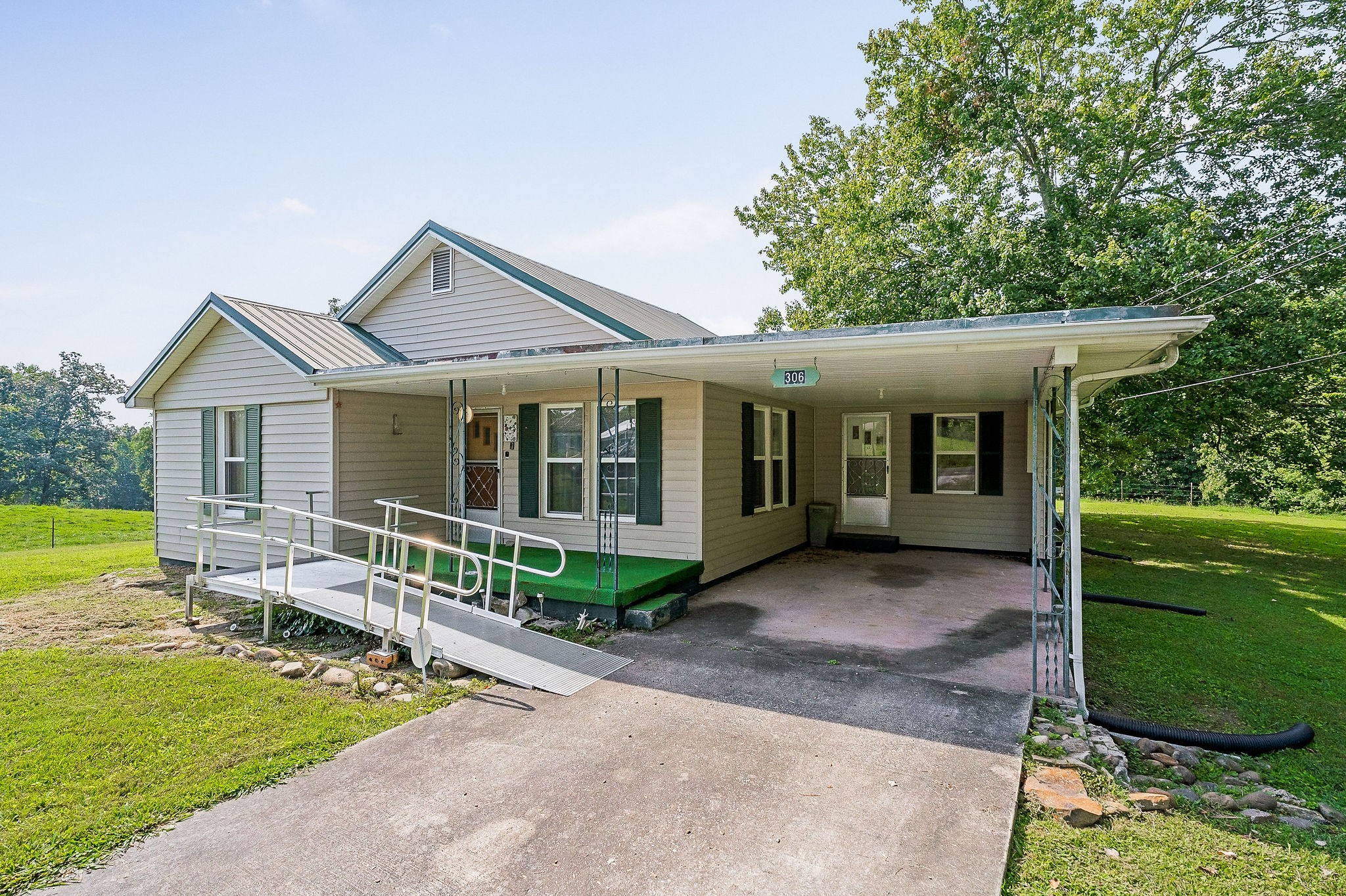 306 Blue Road Quebeck, TN 38579 - Photo 3 of 31 Gallery Image 3