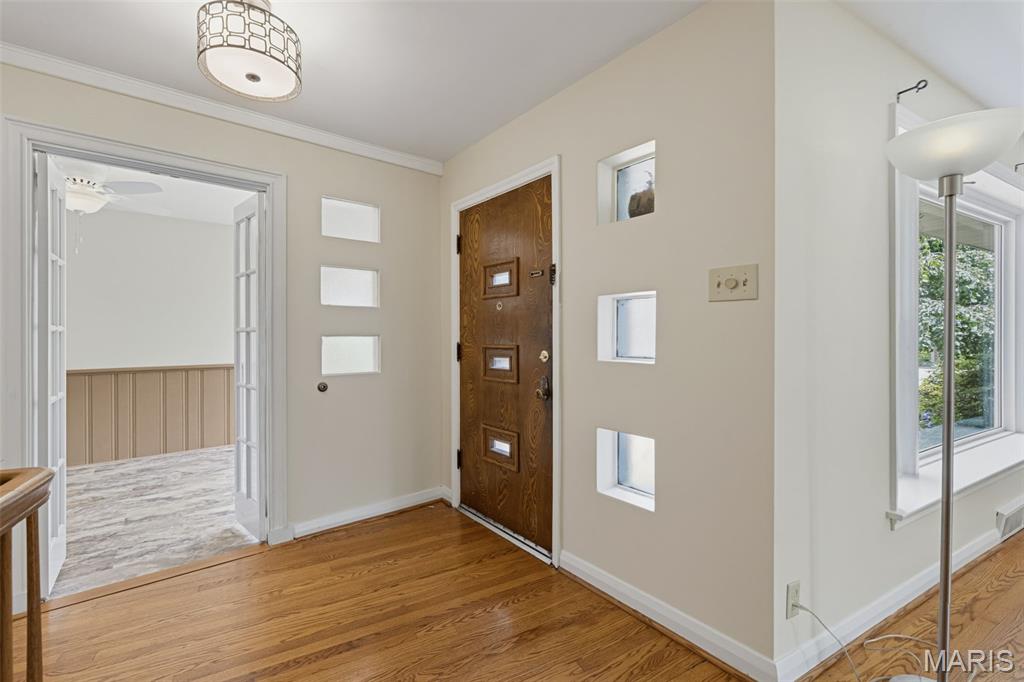 216 Turf Court Webster Groves, MO 63119 - Photo 3 of 37