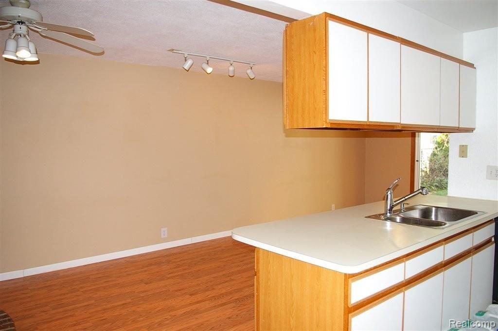 23209 Tuck Road Farmington, MI 48336 - Photo 5 of 12 Kitchen into Family Roomy Room
