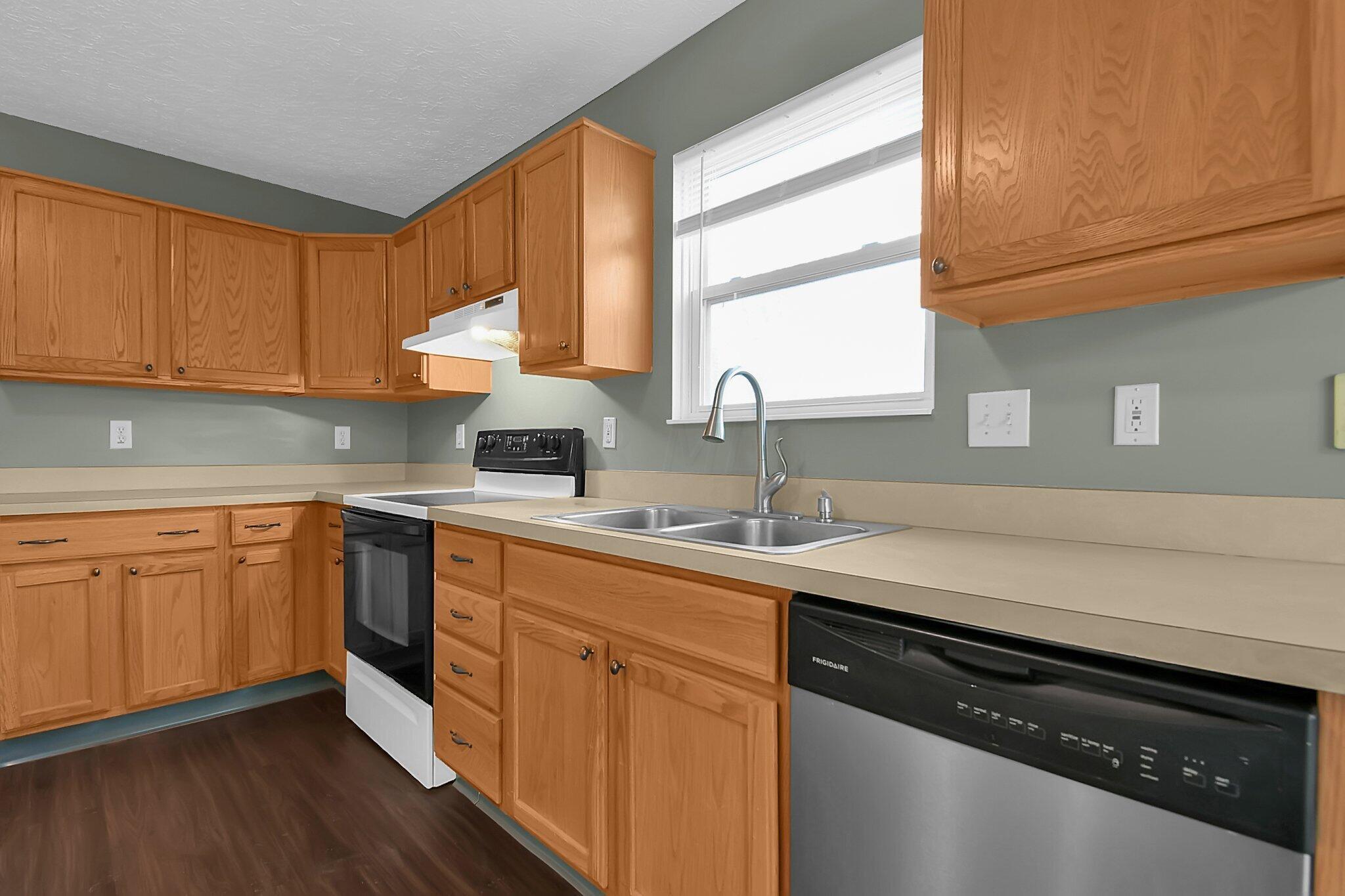 3379 Retriever Road Columbus, OH 43232 - Photo 14 of 34 Kitchen