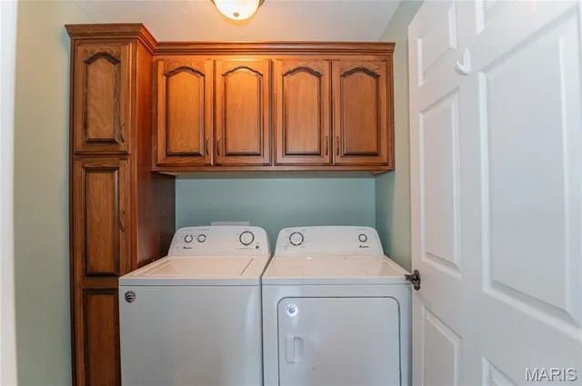 $390,000 | 425 Edwards Drive, Holts Summit, MO 65043