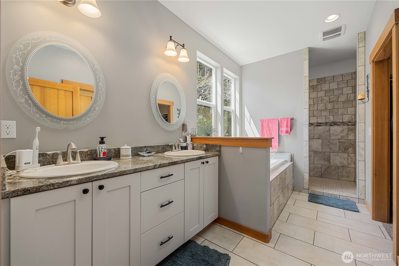 48 Golf Course Drive Pateros, WA 98846 - Photo 13 of 37 a bathroom with a granite countertop sink mirror and double