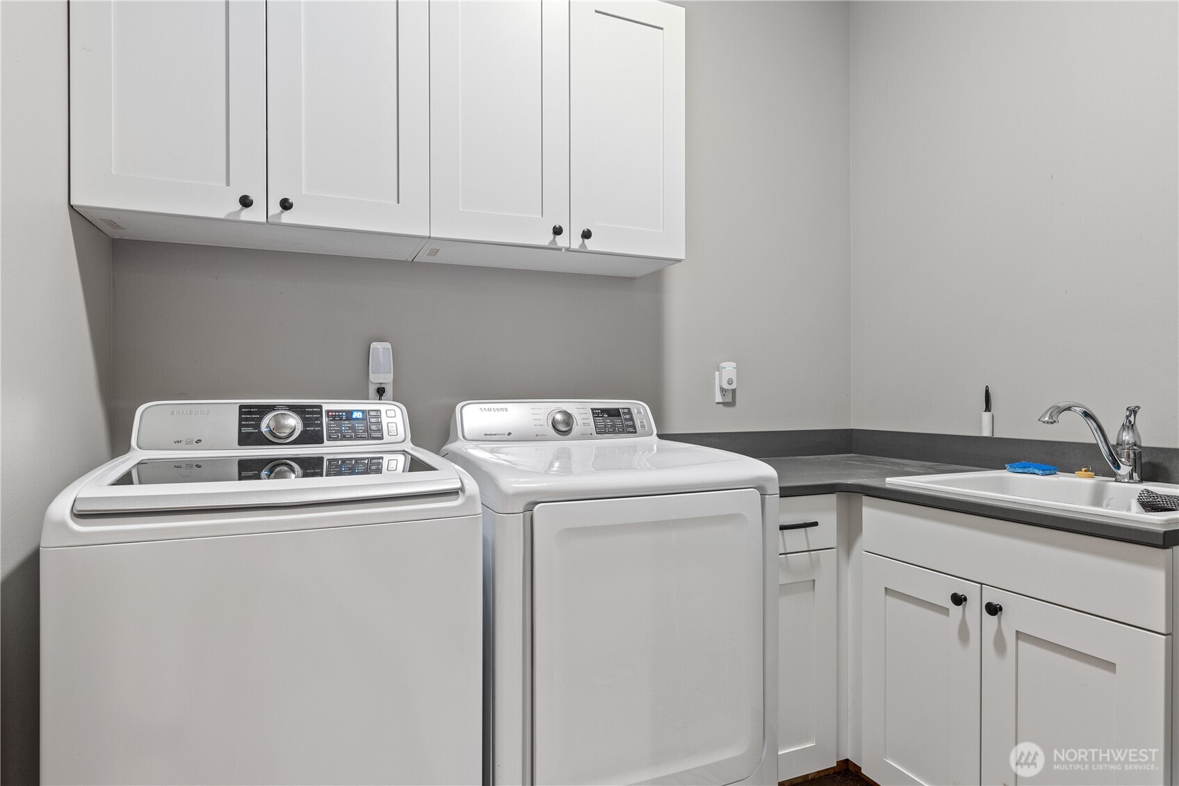 48 Golf Course Drive Pateros, WA 98846 - Photo 21 of 37 a utility room with dryer and washer